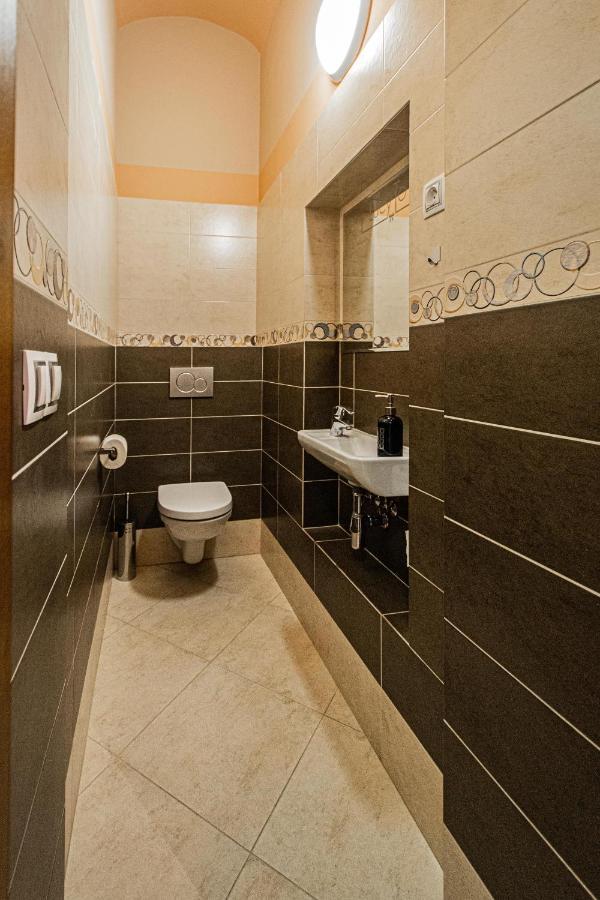 Modern And Spacious Apartments In City Center Prag Exterior foto