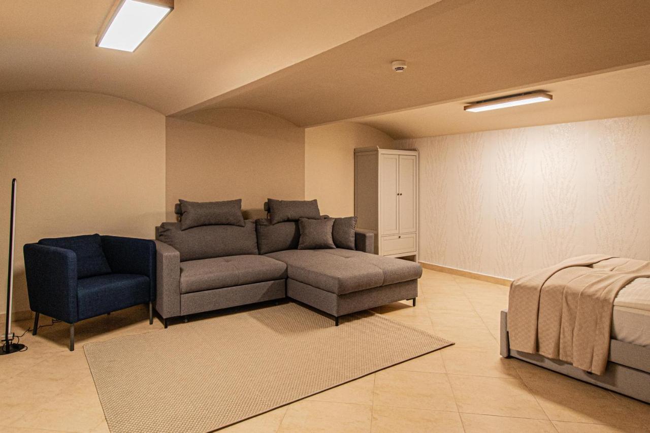 Modern And Spacious Apartments In City Center Prag Exterior foto